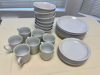 White Dinnerware Set – Plates, Bowls & Mugs