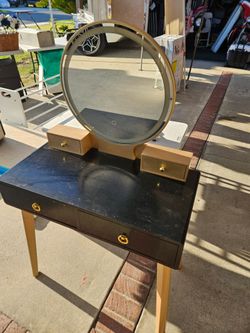 Black and Gold Vanity Table with Mirror