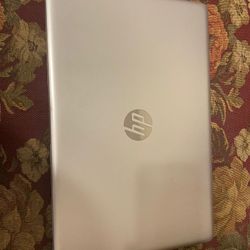 Laptop HP 15" 8 Generación, 4GB Ram, 1tb Storage, Windows 10