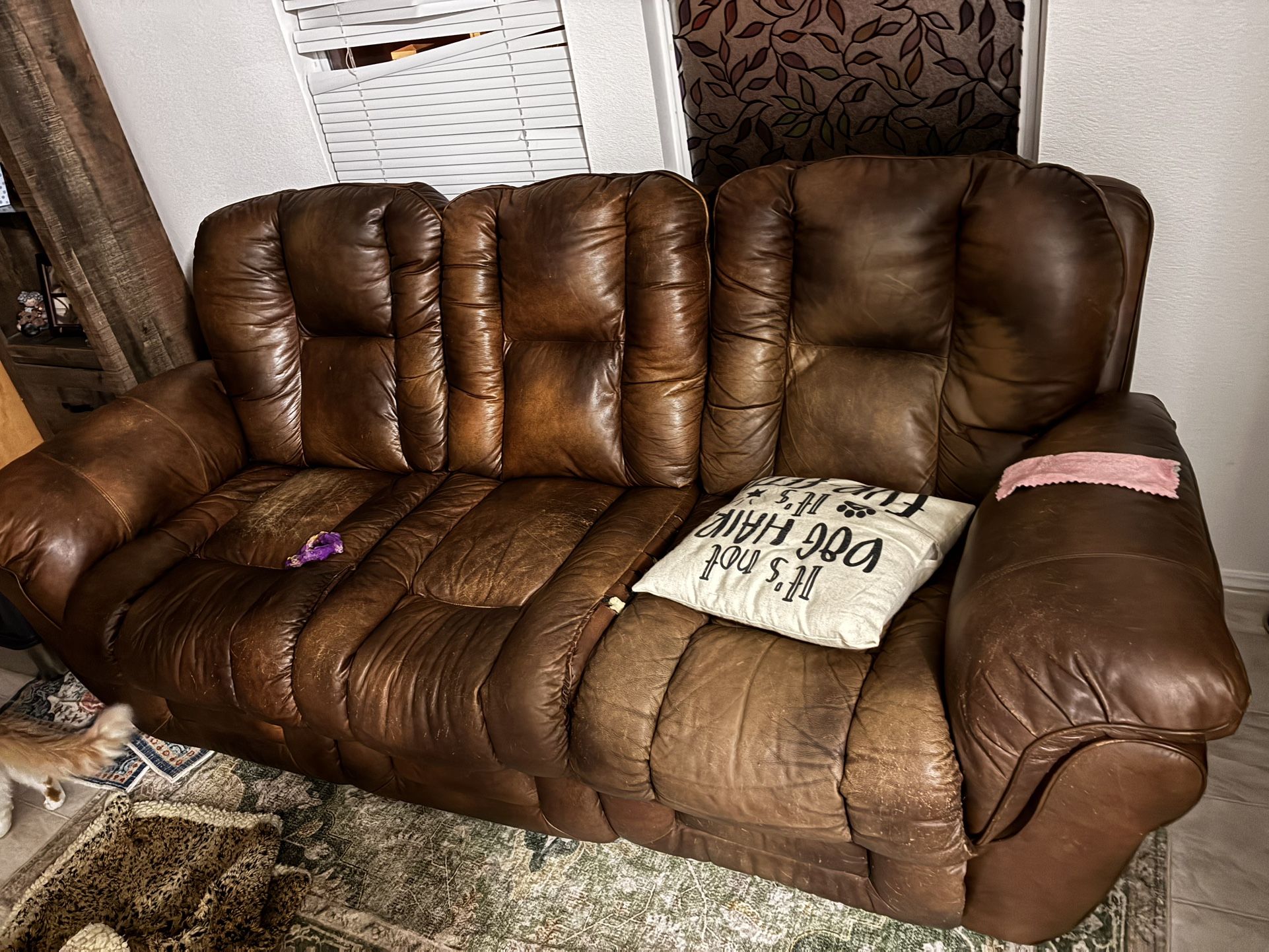Couch/leather/double Recliner 