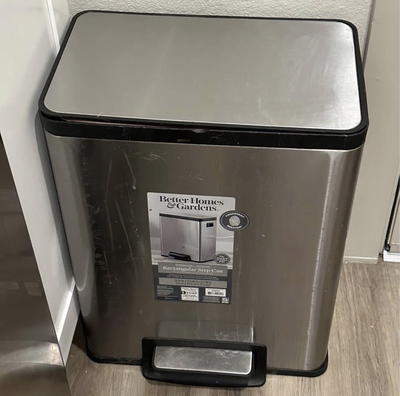 Big sale of trash bin