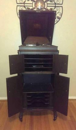 1916 Victoria Floor Model Non-working $250 or OBO