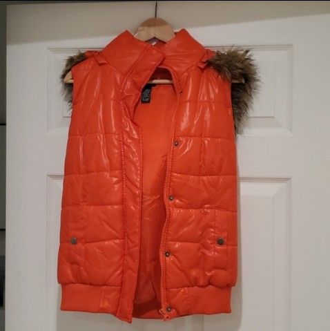 NWOT! Red Puffer Vest Hooded Faux Fur