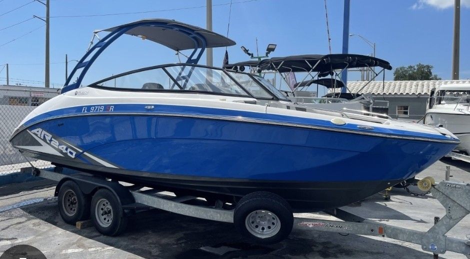 2017 Yamaha AR240