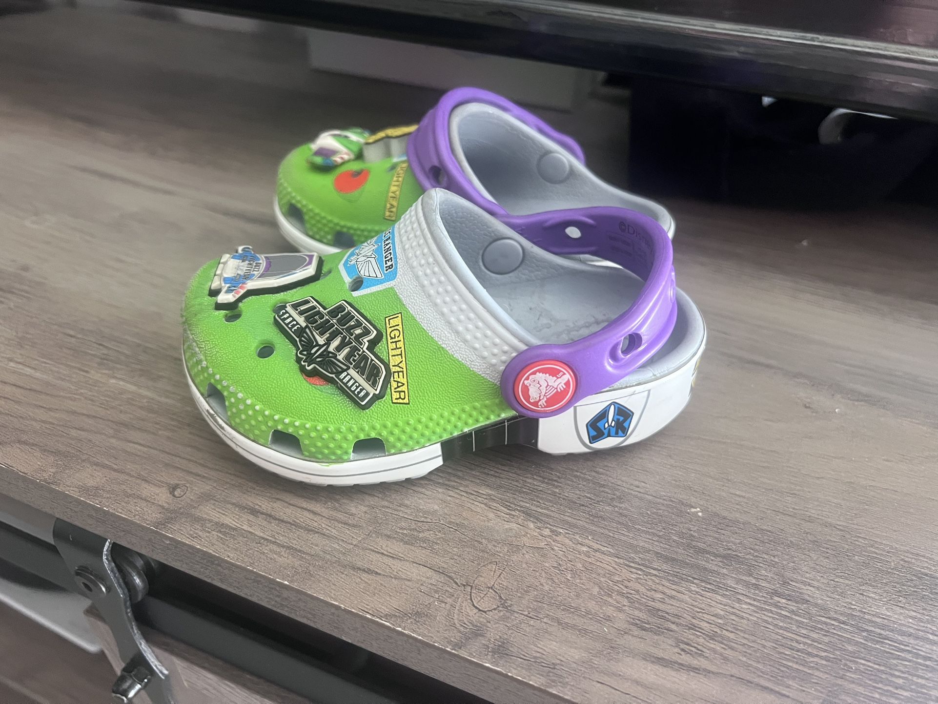 6c Buzz Lightyear Toy Story Crocs USED
