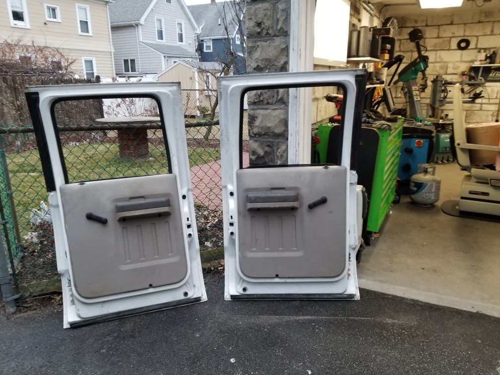 Ford super dury crew cab rear rust free doors