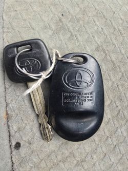 Two thousand twelve toyota highlander key fog