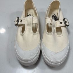 Slightly used WOMEN’s Vans Mary Jane Sneaker Size 8.5 