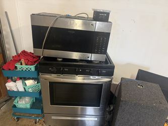 Frigidaire Gas Stove And Microwave