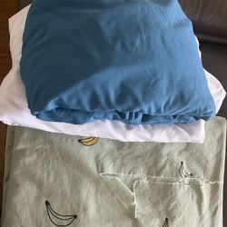 FREE (for dogs?)— Old Sheets 