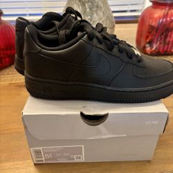 Nike Air Force 1 boys size 5.5