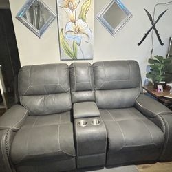 Double Recliner Love Seat With Storage Console