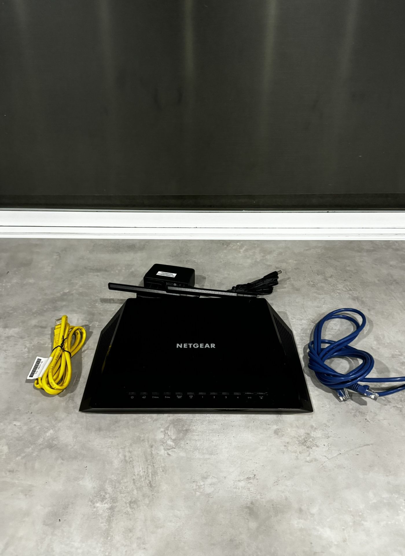 NETGEAR Nighthawk Smart Wi-Fi Router, R6700 - AC1750 