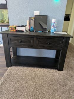 Entry way table