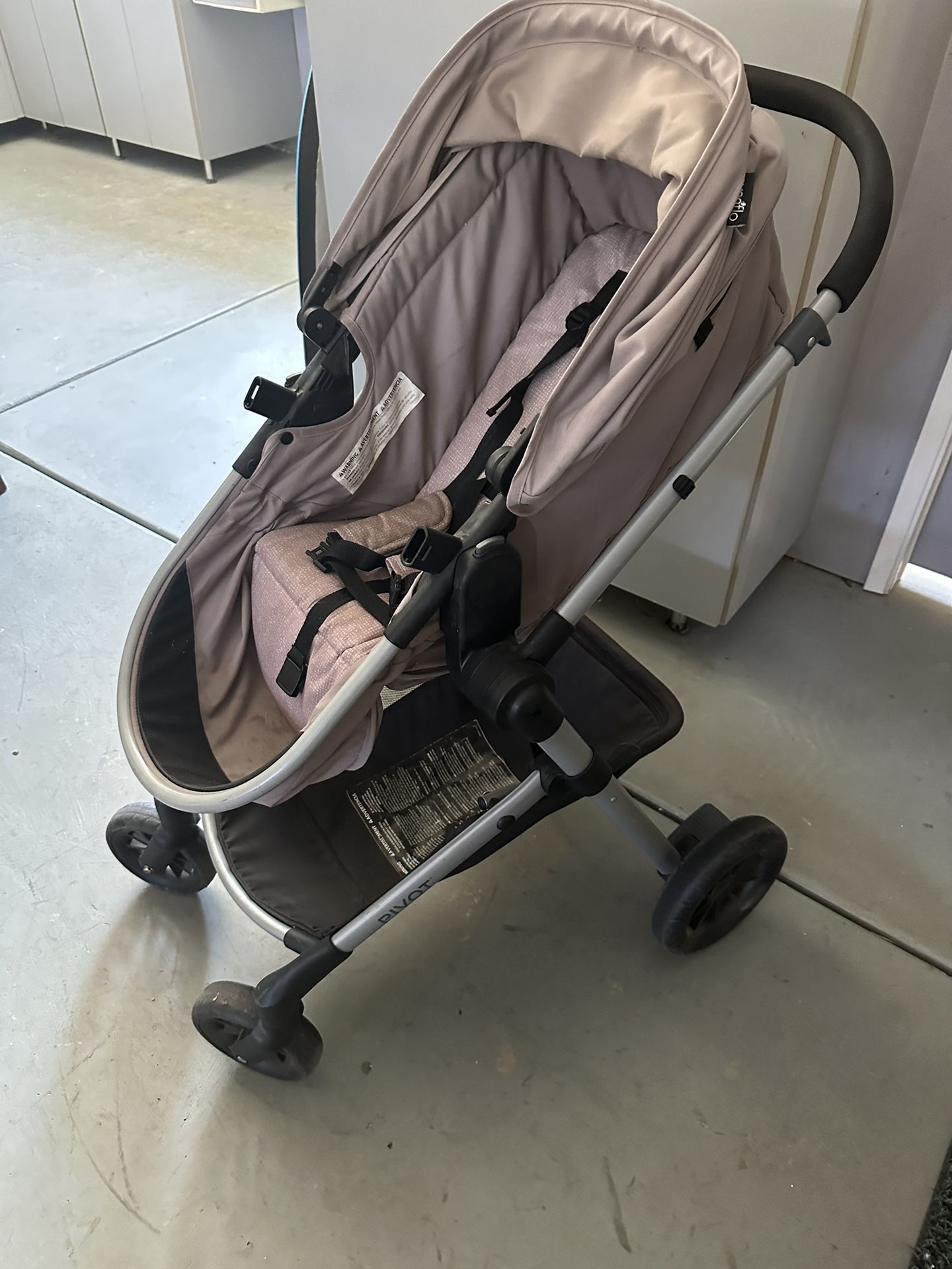 Evenflo Pivot Modular stroller