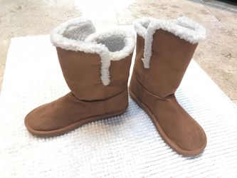 Girl’s Brown Boots