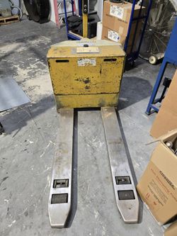 power pallet jack but needs 4 new batteries.