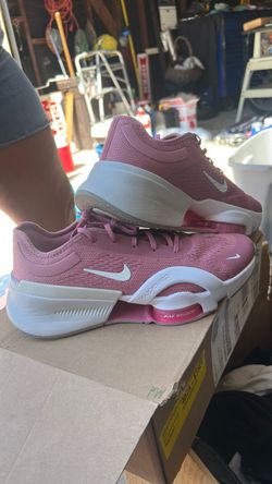 woman’s NIKE Superrep airzoo