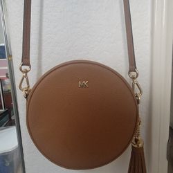 Michael Kors
Leather Crossbody Bag