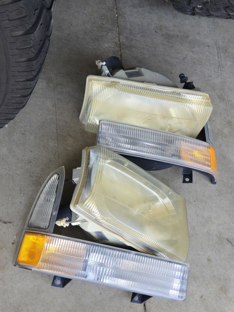 Ford 2003 Excursion Headlight