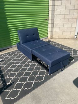 *Free Delivery* Couch Pullout Bed Sleeper Sofa Chair