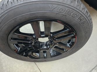 One 20 inch Toyota 4Runner Limited night edition OEM rim with a Yokohama Geolander tire.