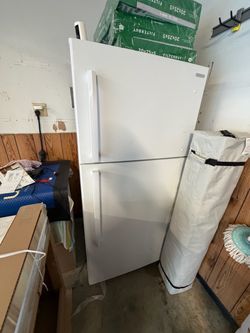 Insignia refrigerator