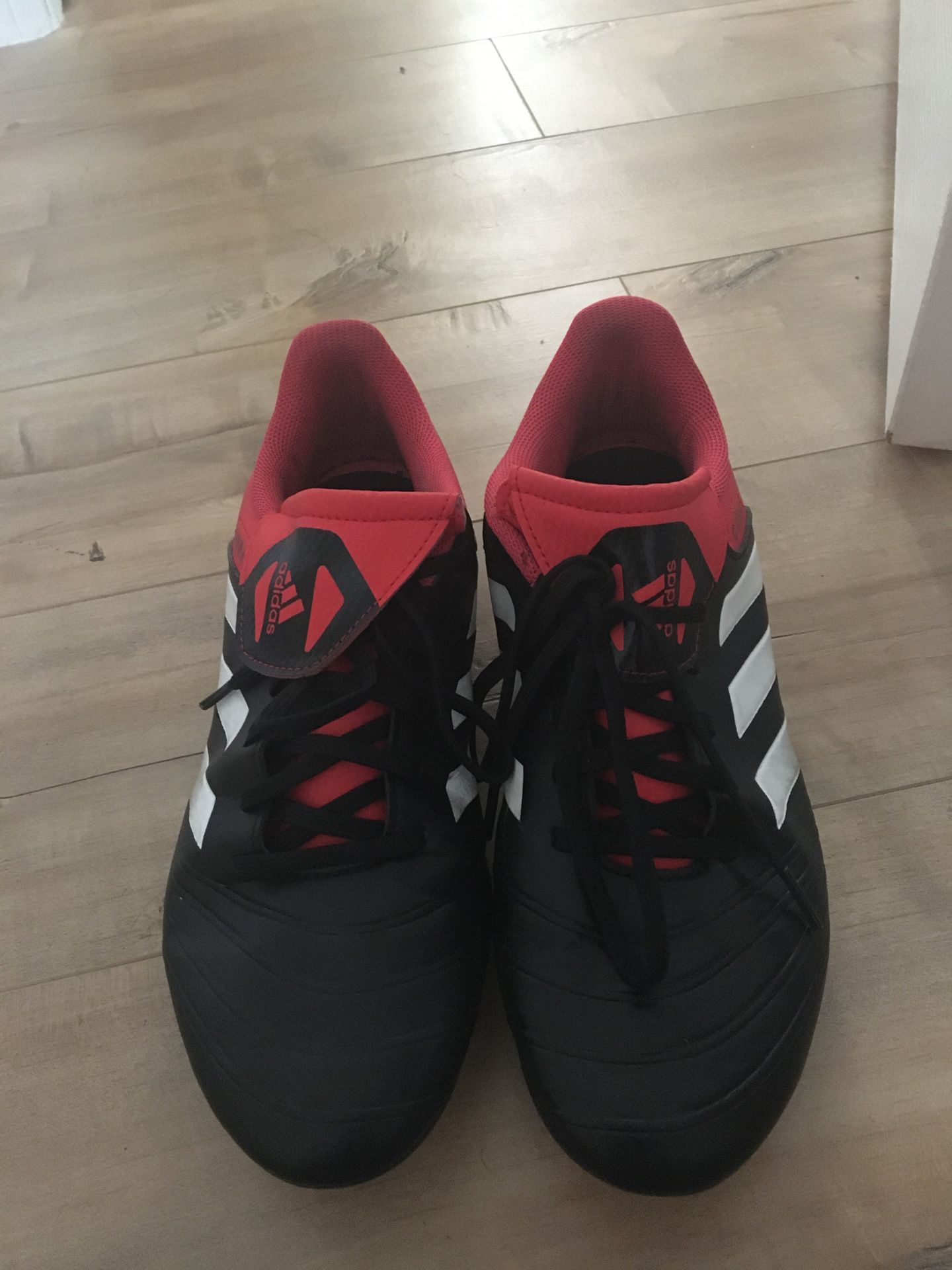Soccer shoes