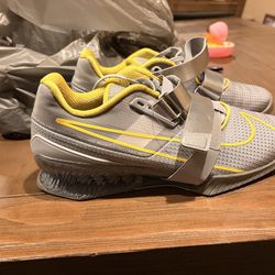 Nike power lifting shoes