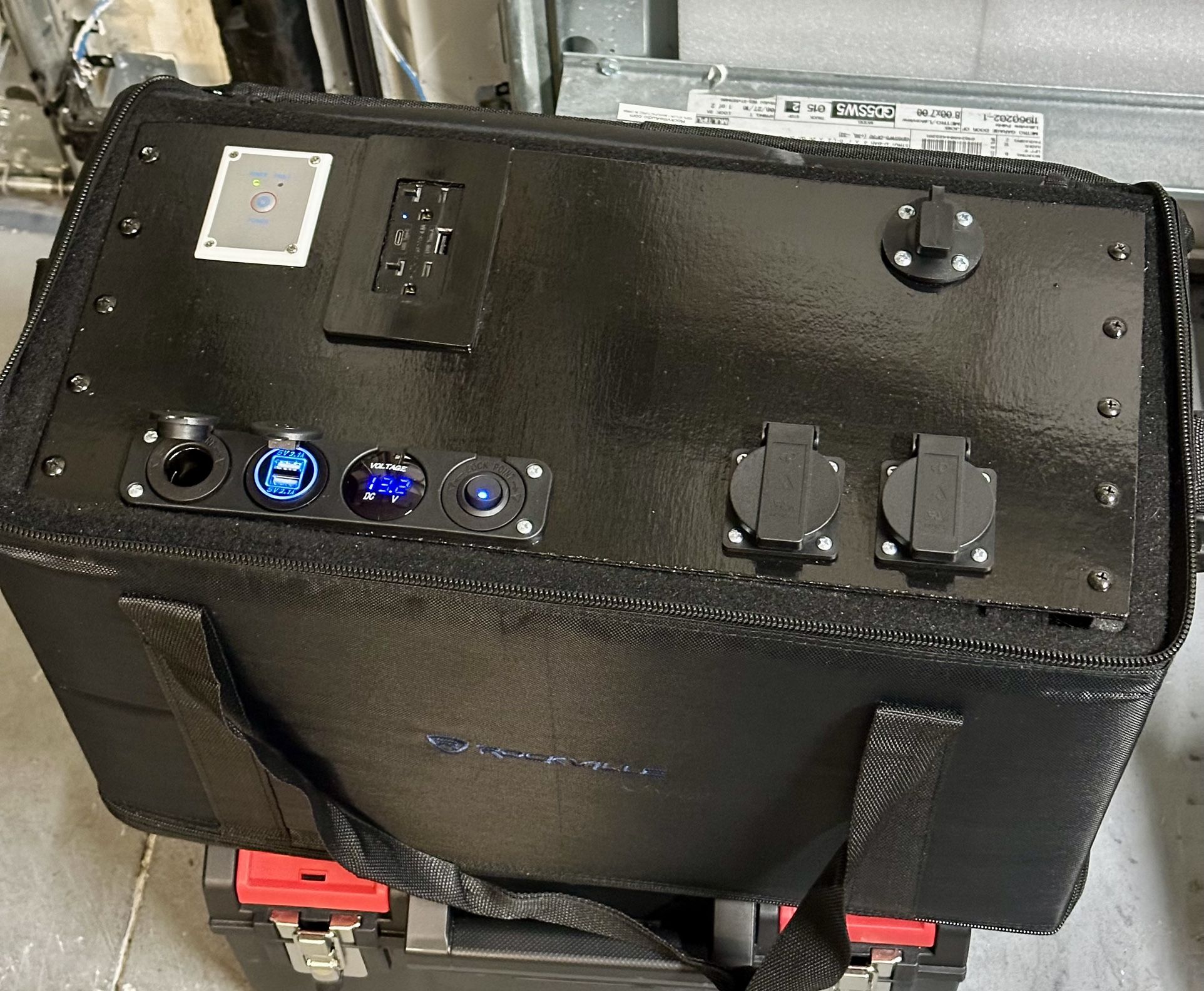 2000W Solar Powered Generator with 200W Solar Panels - Ideal for Electronics, Appliances, Power Tools & Emergency EV Charging