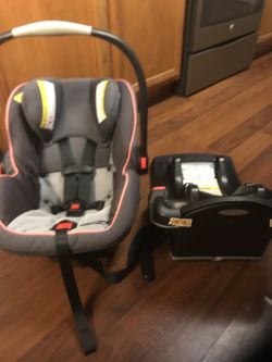 Graco snugride 40 click connect car seat and base. See detail