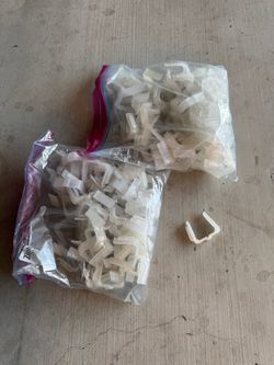 Bundle of 138 Plastic Christmas Holiday Hanging Light Clips