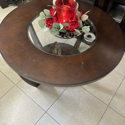 coffee table with two sides and set of lamps