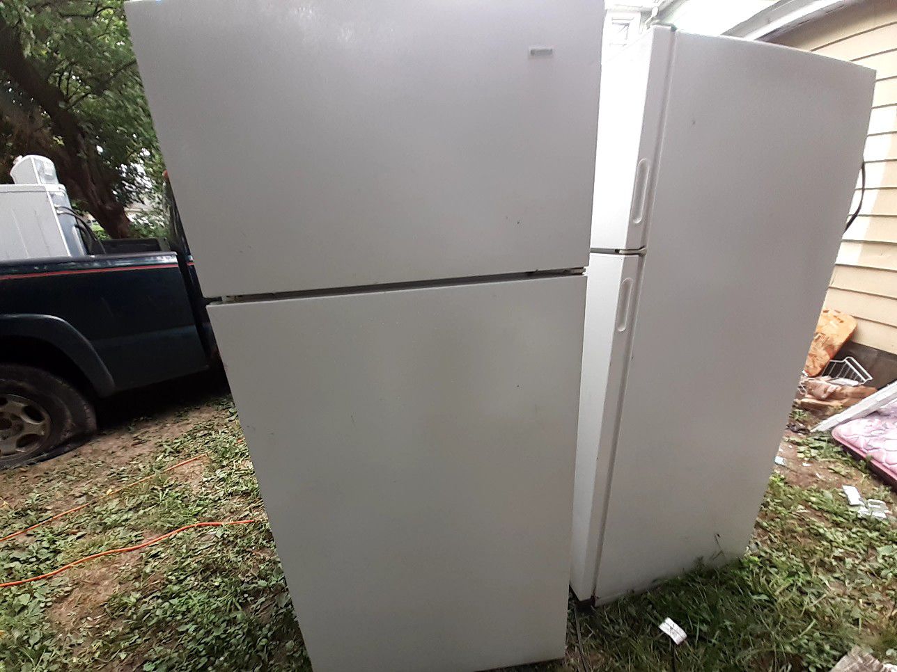 Kenmore Refrigerator. Very cold. Delivery available. Low ball offers will not be answered.