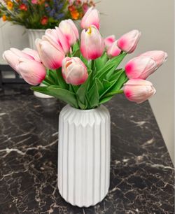 Beautiful Handmade Faux Lifelike Tulip Arrangement. 20 Tulips.  White Glass Vase.  See Description