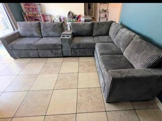 New Large Sectional Couch with USB Console! Free Delivery 🚚!