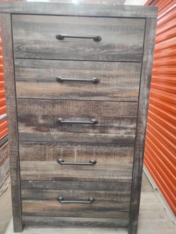 Absolutely gorgeous dresser