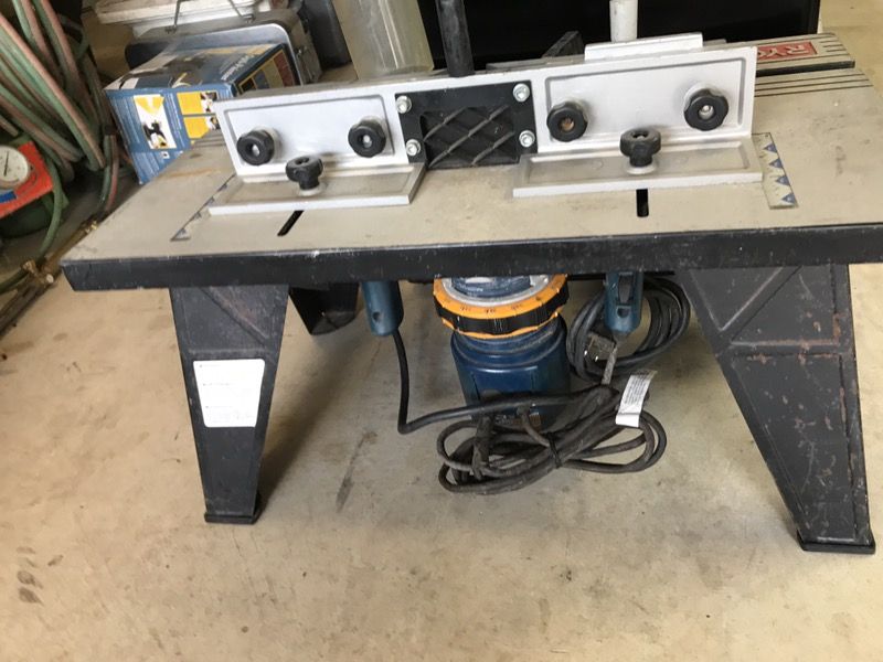 Ryobi 1 1 2 HP router R161 and Ryobi RT101 router table. Both in good condition. Missing wrench to remove router bit. for Sale in San Antonio TX