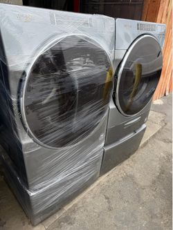 Whirpool platinum washer and gas dryer front load with pedestal