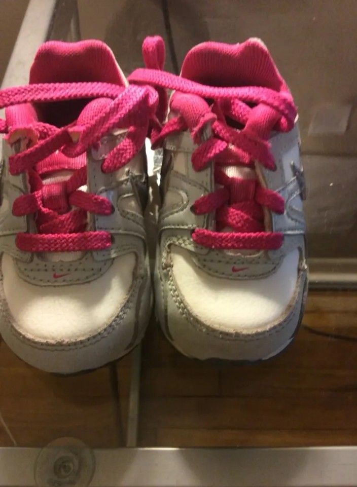 TODDLERS NIKE AIR MAX ..... CHECK OUT MY PAGE FOR MORE ITEMS