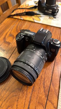 Canon EOS 500 camera with SIGMA 28–200 mm lens