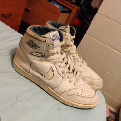 1985 Jordan 1 Blue Metallic Size 7.5 Men