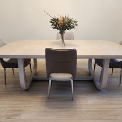 Beautiful Dinning Room Table 