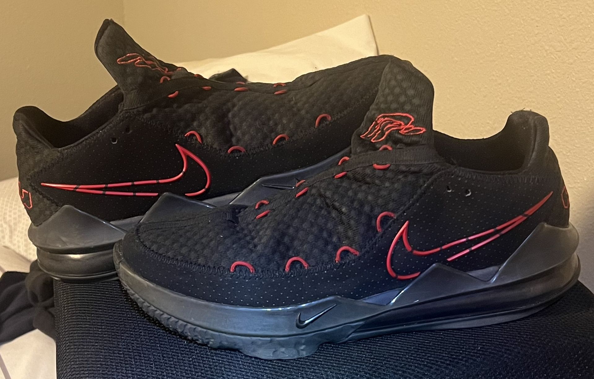 Nike LeBron XVII Low (sz 13)