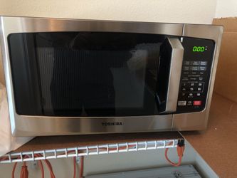 Brand NEW (outta Box) Toshiba Microwave 