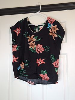Medium Black floral short sleeve blouse
