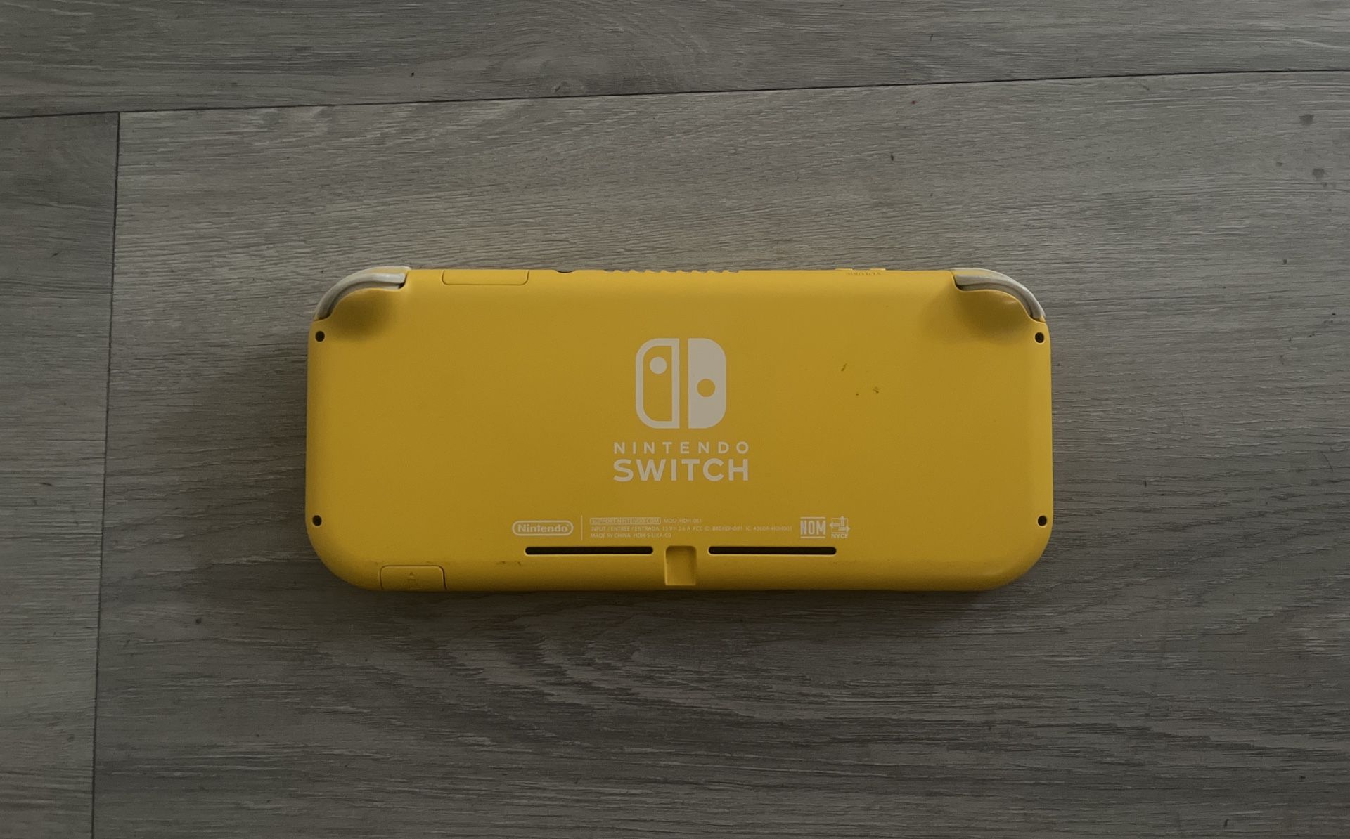 Nintendo Switch Lite Yellow