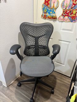 Herman Miller Mirra. FULLY LOADED !!