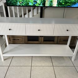 White entryway table with 3 drawers