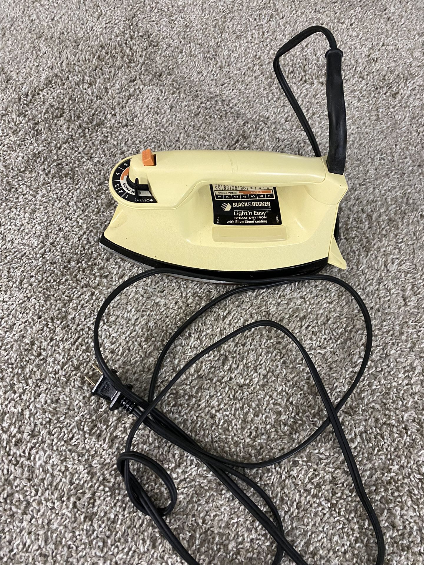 Vintage 1989 Black & Decker Light N’ Easy Spray Steam Dry Iron
